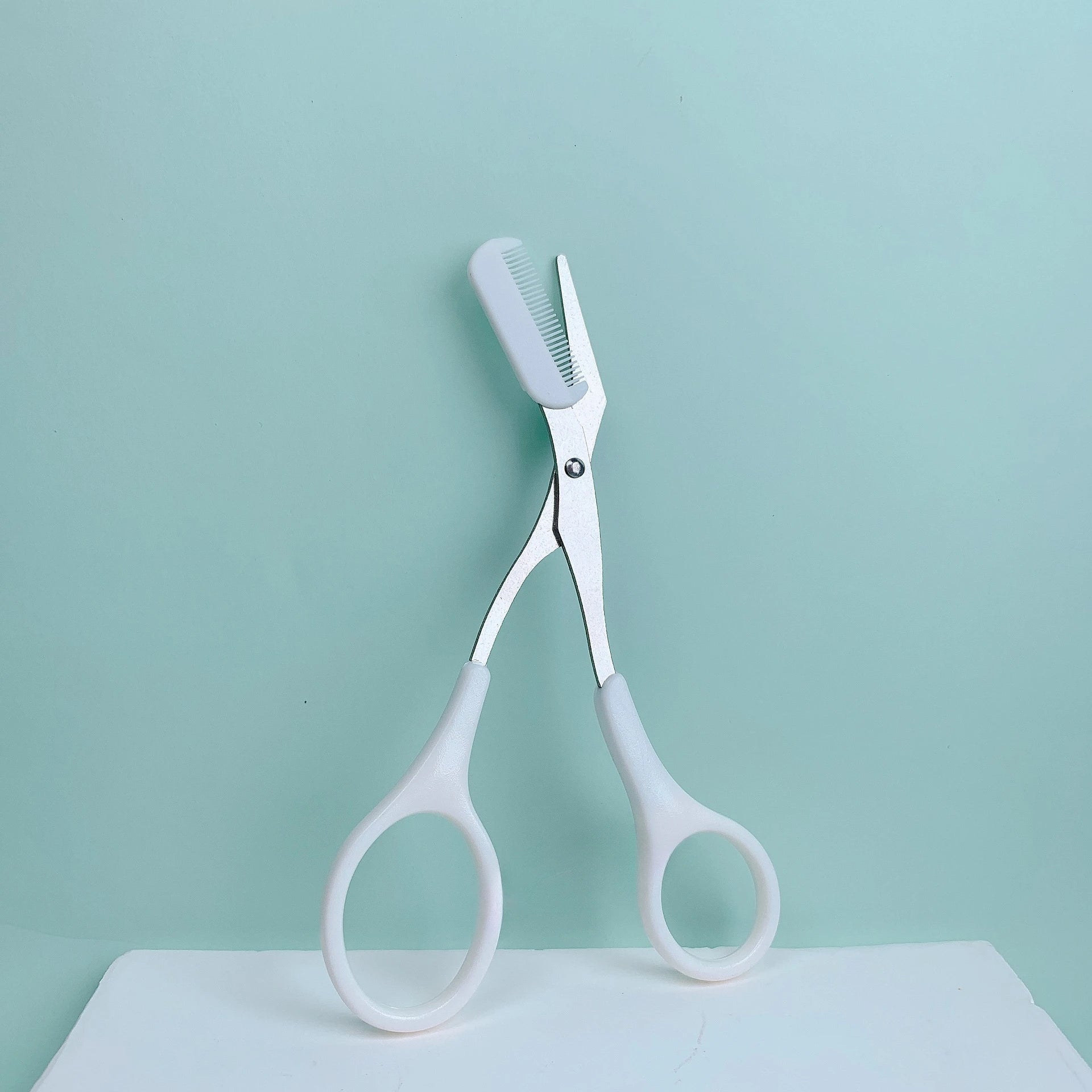 Pink Eyebrow Trimming Scissors – Precise Grooming Tool