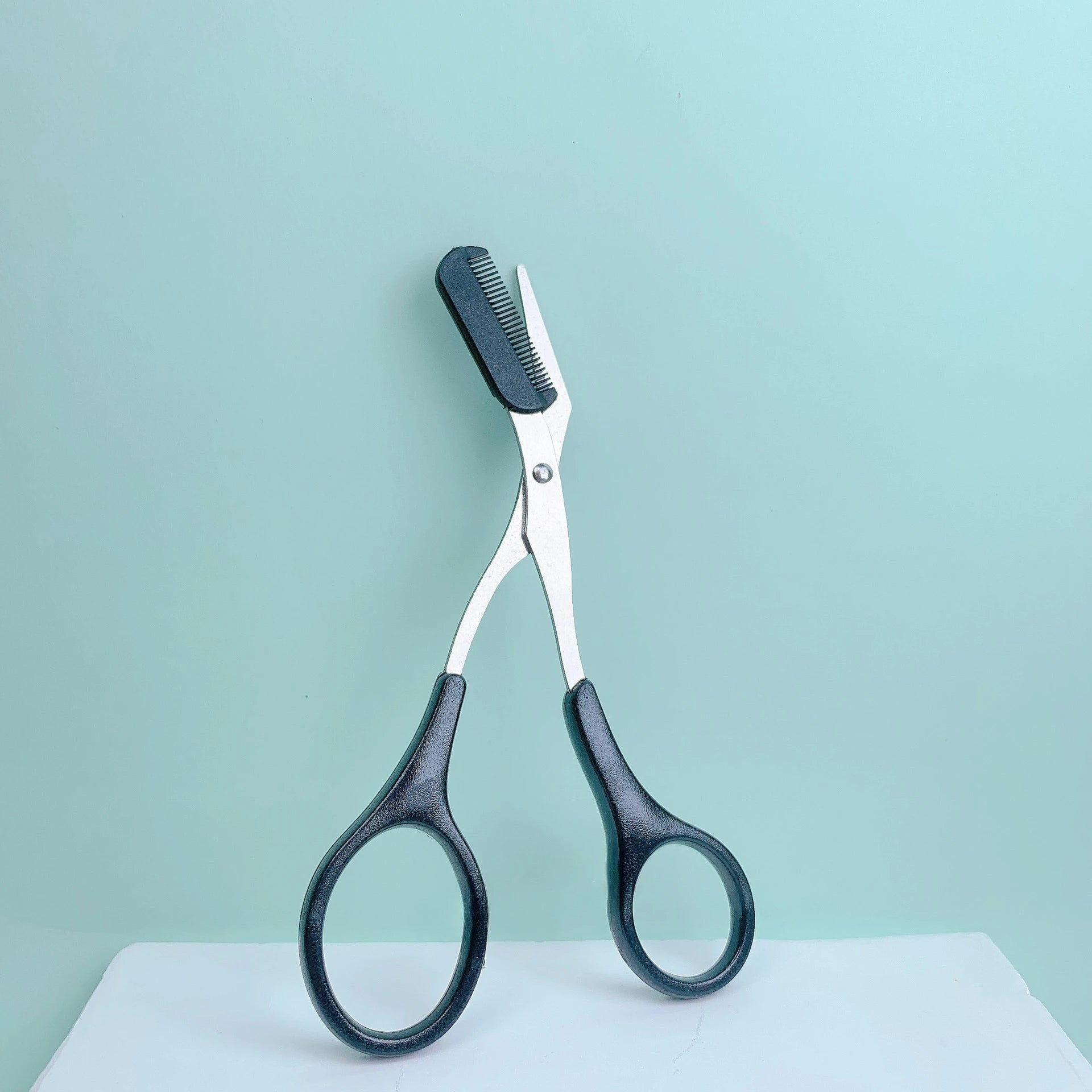 Pink Eyebrow Trimming Scissors – Precise Grooming Tool