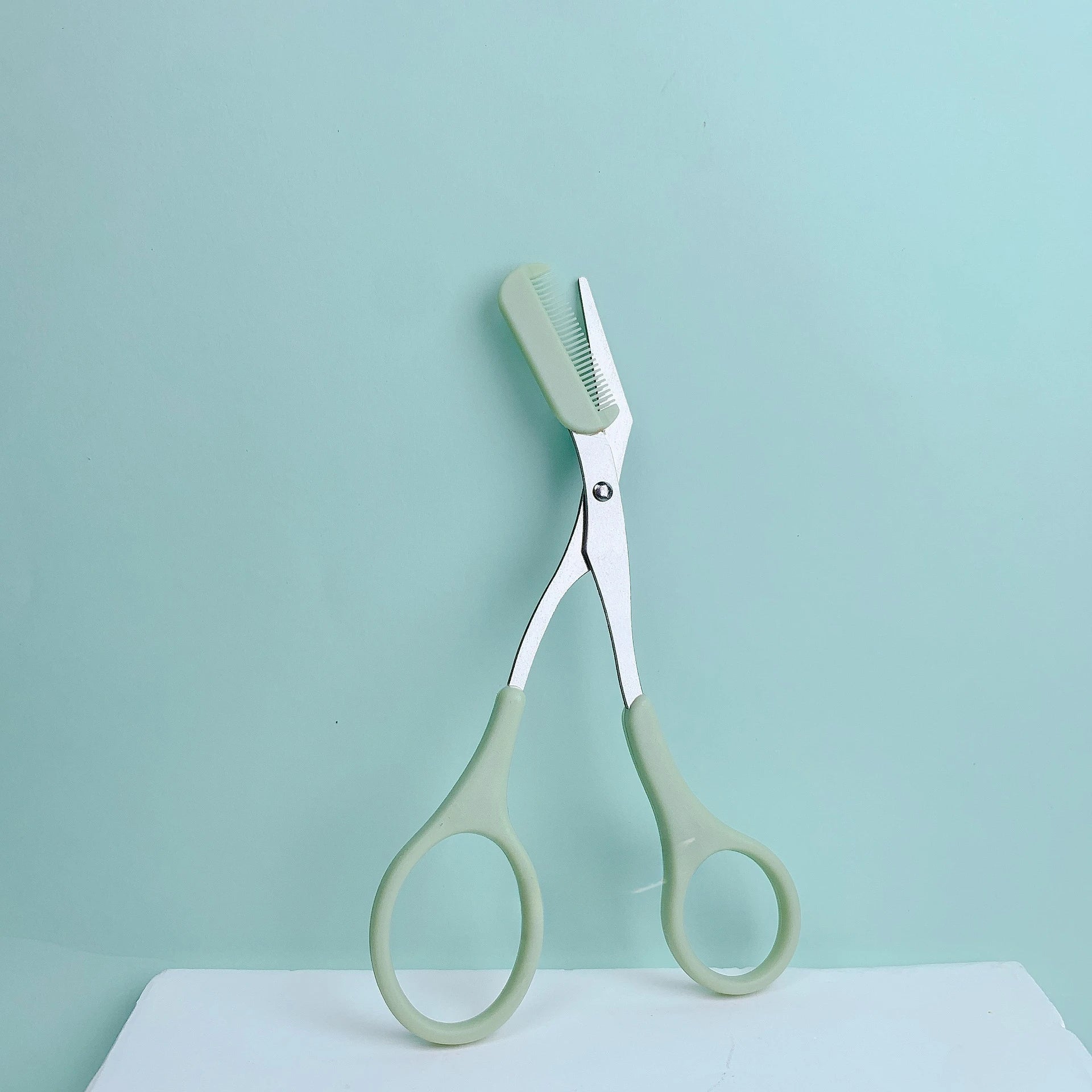 Pink Eyebrow Trimming Scissors – Precise Grooming Tool